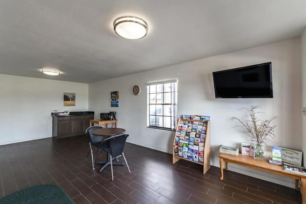 Motel Executive Giddings
