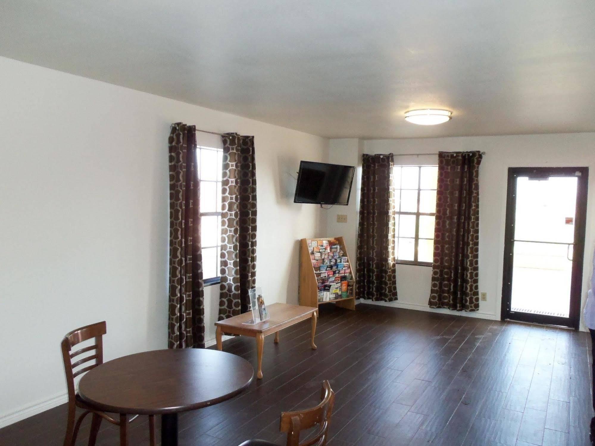 Motel Executive Giddings