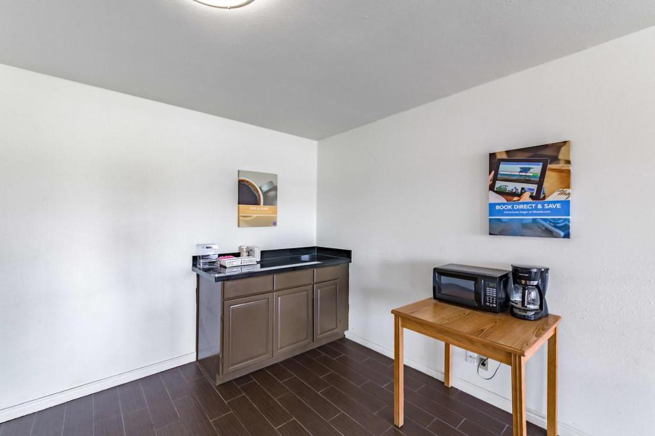 Motel Executive